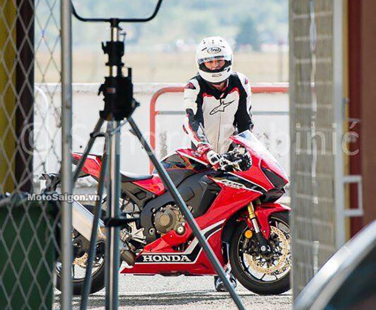cbr1000rr-2017-motosaigon-1
