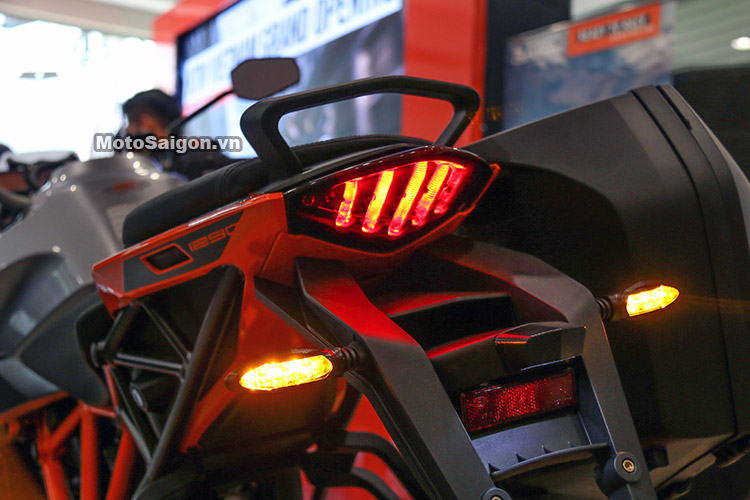 gia-ktm-1290-super-duke-gt-motosaigon-3