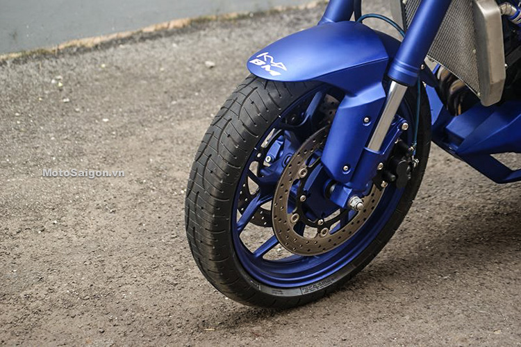 Ngắm Yamaha MT-03 độ đầu đèn & bánh lớn cực chất của biker nước ngoài-10