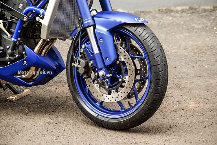 Ngắm Yamaha MT-03 độ đầu đèn & bánh lớn cực chất của biker nước ngoài-13
