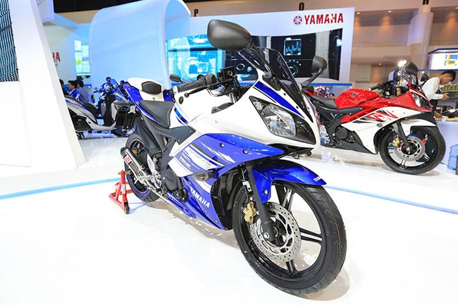 Yamaha R15 v2