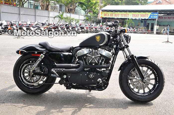 Harley 48 độ phong cách Roland Sands