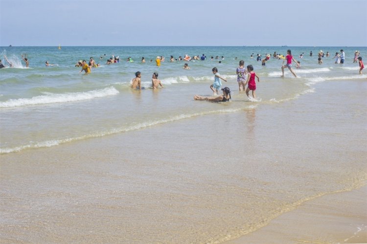 Hình ảnh bãi biển Vũng Tàu đẹp ngỡ ngàng sau lệnh cấm
