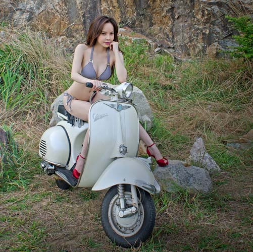 Pin de Ramón Gotie en Motos vintage | Chicas en moto 
