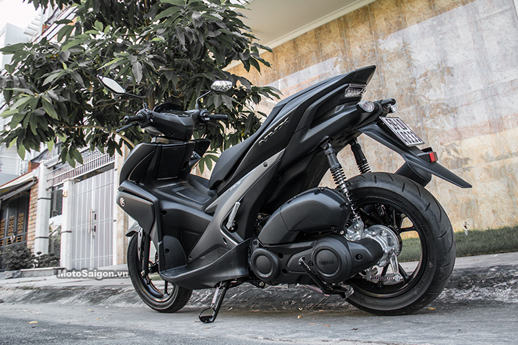 Hình ảnh Yamaha NVX 155 màu đen nhám sắp có giá - Motosaigon