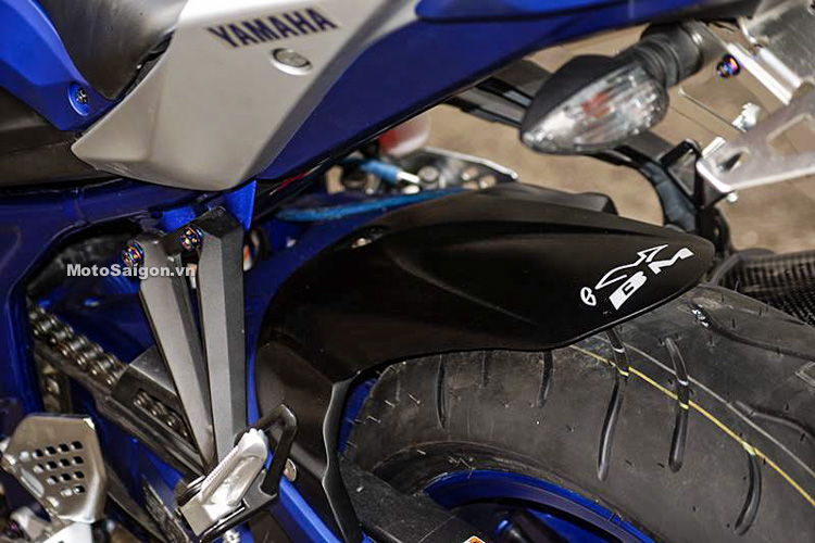 Ngắm Yamaha MT-03 độ đầu đèn & bánh lớn cực chất của biker nước ngoài-12