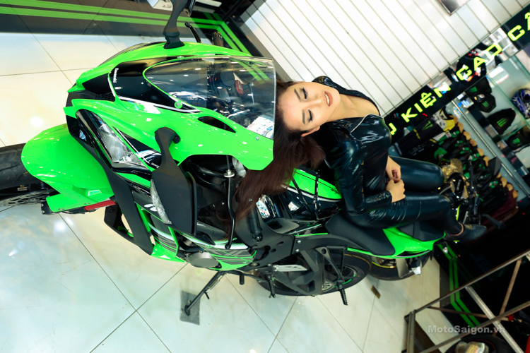 Bộ ảnh "Nữ Ninja" Vy Vy Trương quyến rũ bên 2 chiếc moto pkl ZX-10R của ...