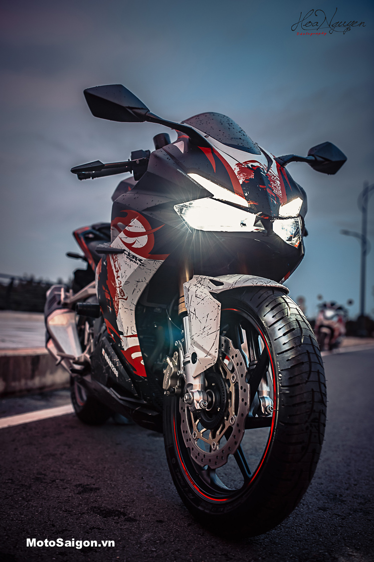 Hình ảnh Honda CBR250RR độ tem Samurai Bảng giá xe máy